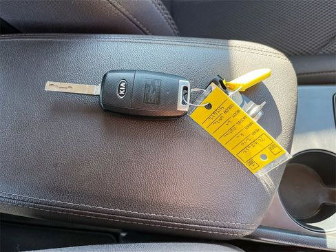 Used 2020 Kia Optima LX image 30