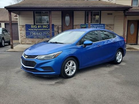 Used 2016 Chevrolet Cruze LT w/ Convenience Package FWD image 2