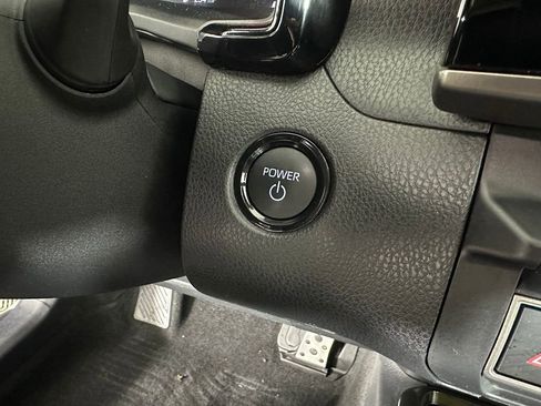 Used 2025 Toyota Camry SE image 15