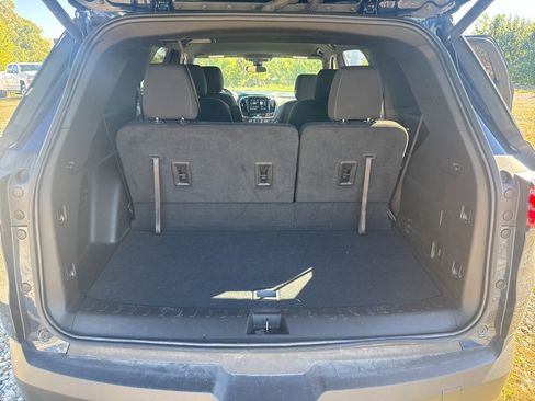 Used 2023 Chevrolet Traverse LT w/ Midnight/Sport Edition image 34