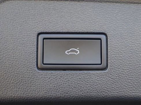Used 2025 Volkswagen Atlas SE AWD/4WD image 7