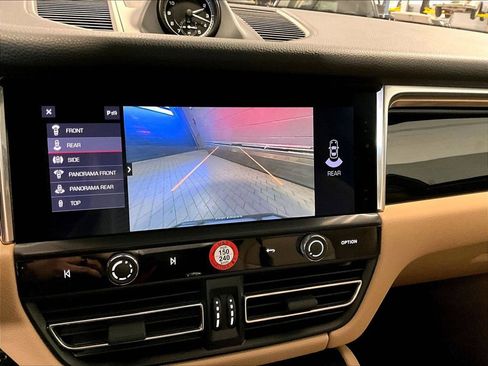 Used 2025 Porsche Macan image 26