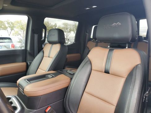 Used 2020 Chevrolet Silverado 1500 High Country w/ Technology Package image 14