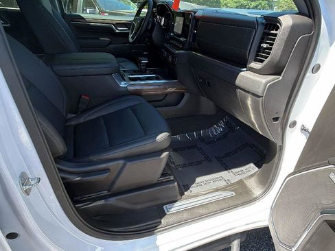Used 2024 Chevrolet Silverado 1500 LT Trail Boss w/ LT Trail Boss Premium Package AWD/4WD image 16