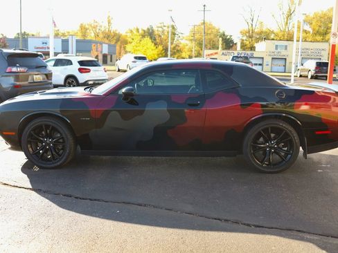 Used 2016 Dodge Challenger R/T w/ Blacktop Package RWD image 10