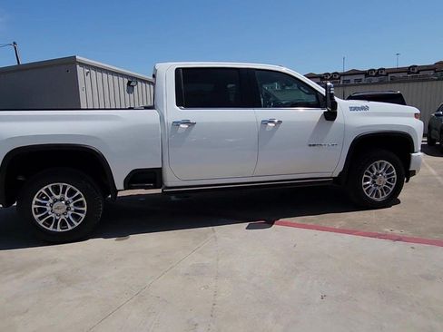 Used 2023 Chevrolet Silverado 2500 High Country w/ Z71 Off-Road Package AWD/4WD image 9
