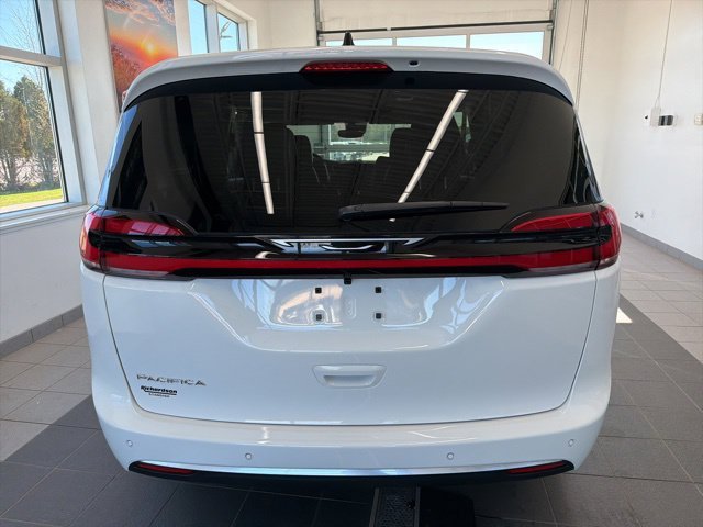 New 2027 Chrysler Pacifica Select FWD image 5