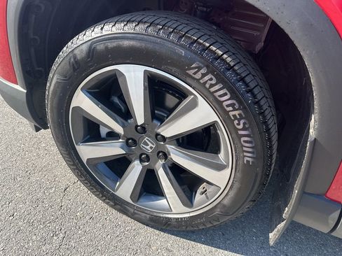 Used 2025 Honda Pilot Touring image 9