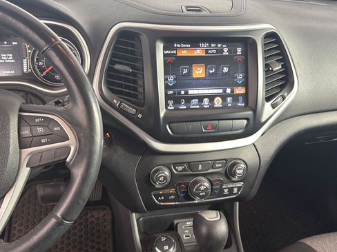 Used 2014 Jeep Cherokee Latitude w/ Comfort/Convenience Group AWD/4WD image 8