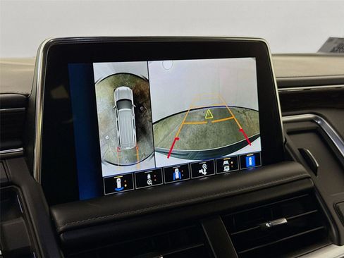 Used 2022 Chevrolet Tahoe LT w/ LT Signature Package RWD image 10