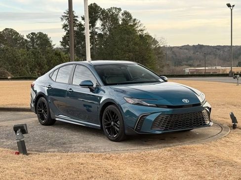 Used 2025 Toyota Camry SE w/ Convenience Package image 9