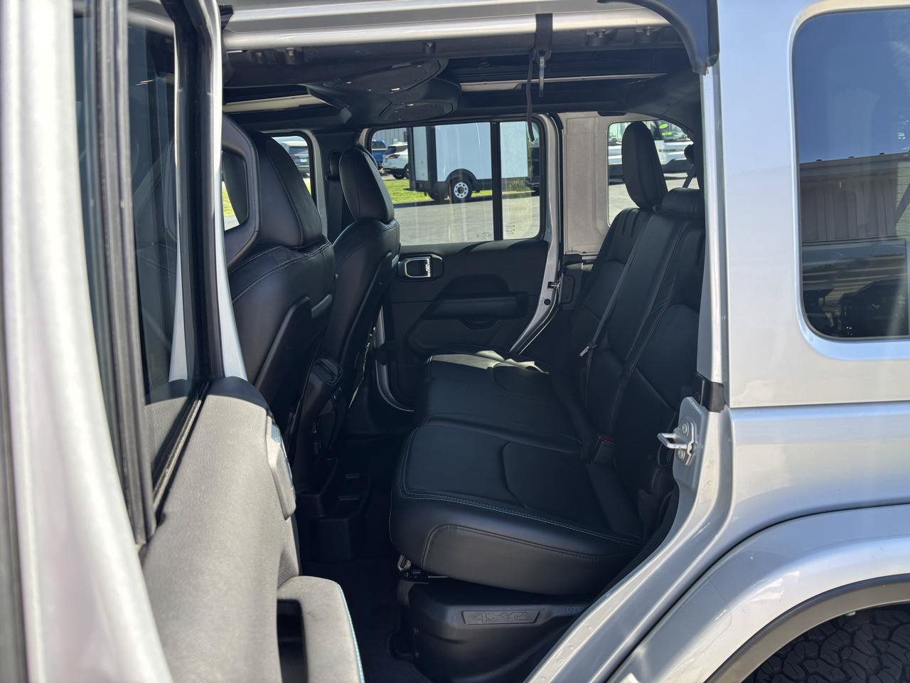 Used 2024 Jeep Wrangler Unlimited Rubicon 4xe AWD/4WD image 10