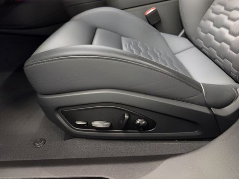 Used 2022 Audi e-tron GT Prestige w/ Prestige Package image 16