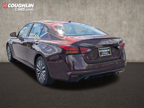 Certified 2025 Nissan Altima 2.5 SV FWD image 5