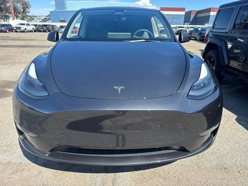 Used 2024 Tesla Model Y Long Range RWD image 2