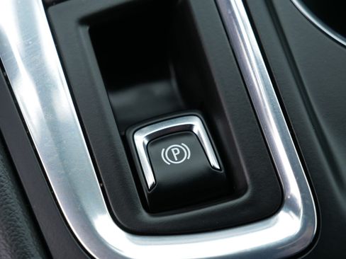 Used 2024 Chevrolet Equinox LT image 32