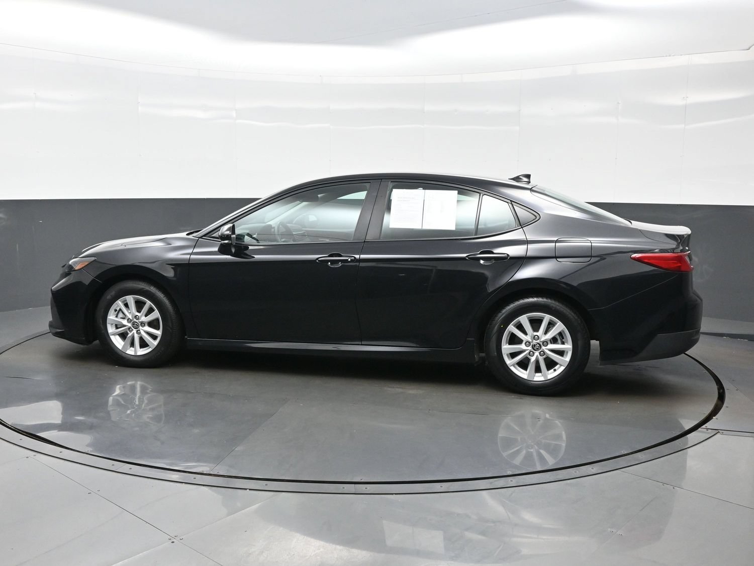 Used 2025 Toyota Camry LE FWD image 3