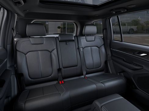 New 2025 Jeep Grand Cherokee Limited w/ Black Appearance Package AWD/4WD image 15