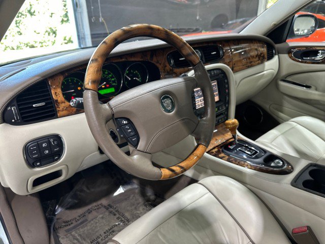 Used 2006 Jaguar XJ Vanden Plas RWD image 3