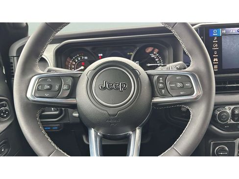 Used 2025 Jeep Wrangler Sahara w/ Safety Group image 17