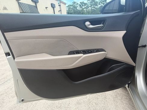 Used 2020 Hyundai Accent SE w/ Cargo Package FWD image 12