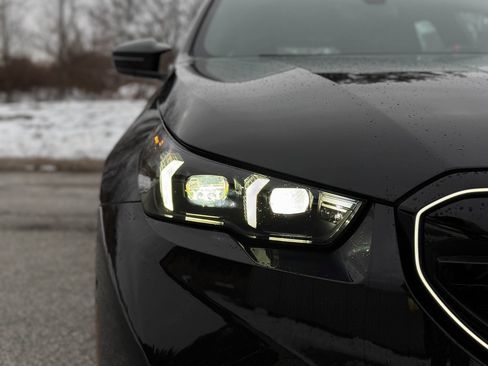 New 2026 BMW M5 Touring w/ Executive Package image 9