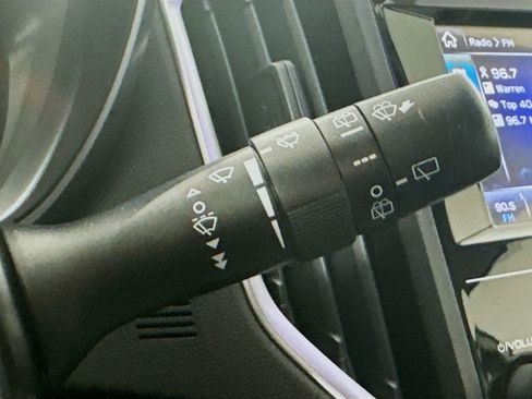 Used 2018 Subaru Crosstrek 2.0i Premium w/ Eyesight System image 13