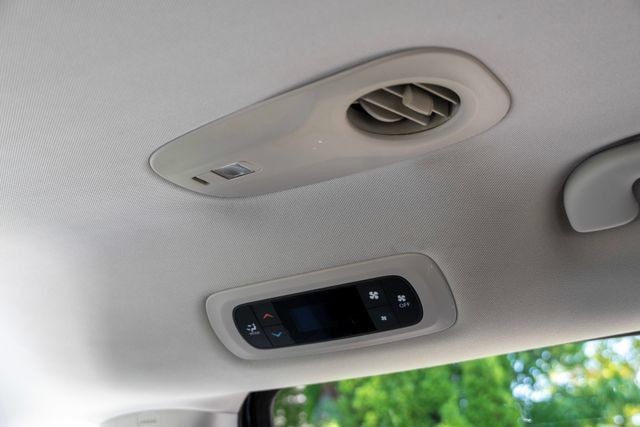 Used 2017 Chrysler Pacifica Touring FWD image 57