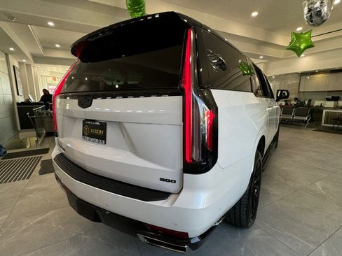 Used 2023 Cadillac Escalade ESV Premium Luxury AWD/4WD image 9