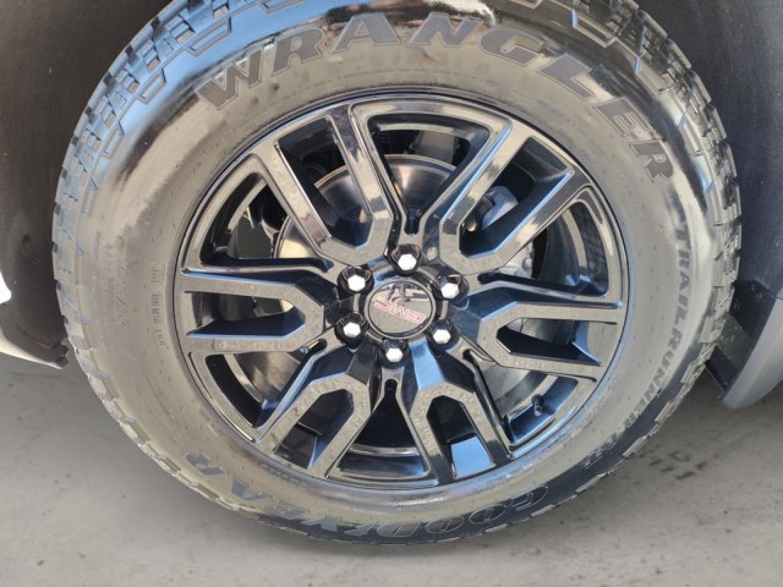 Used 2023 GMC Sierra 1500 Elevation AWD/4WD image 9