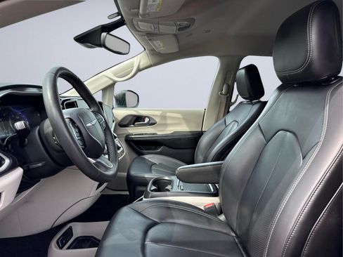 Used 2023 Chrysler Pacifica Touring-L FWD image 14