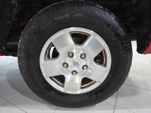 Used 2010 Toyota Tundra 4x4 CrewMax image 12