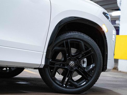 New 2026 Volkswagen Tiguan SE R-Line AWD/4WD image 7