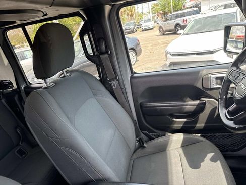 Used 2021 Jeep Gladiator Sport image 12