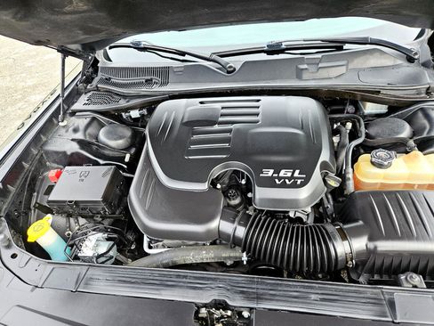 Used 2019 Dodge Challenger SXT image 21