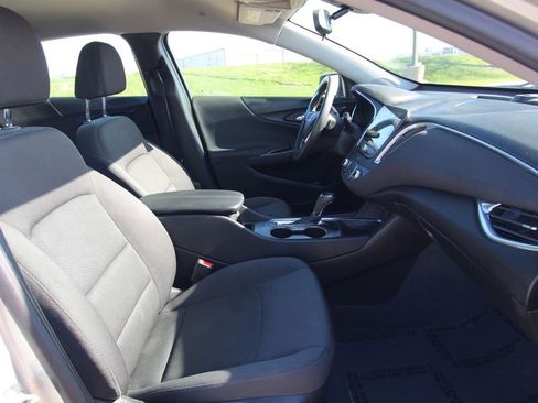 Used 2019 Chevrolet Malibu LT image 8