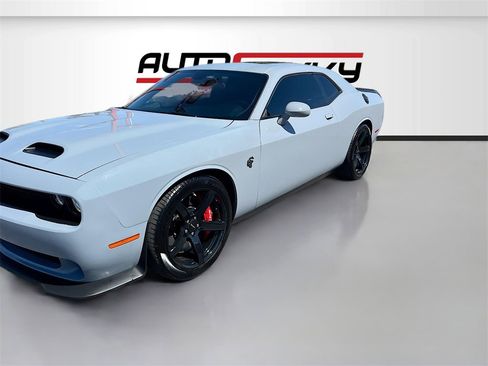 Used 2022 Dodge Challenger SRT Hellcat Redeye image 3