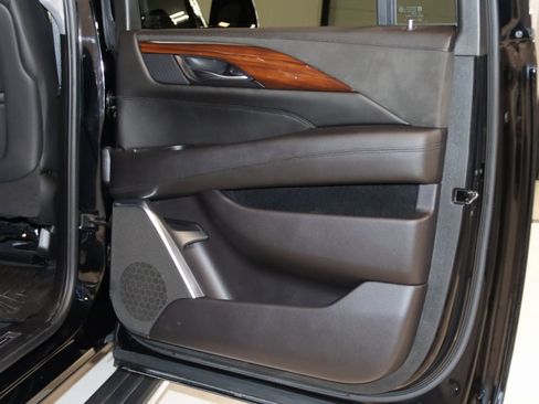 Used 2020 Cadillac Escalade ESV Premium Luxury image 64