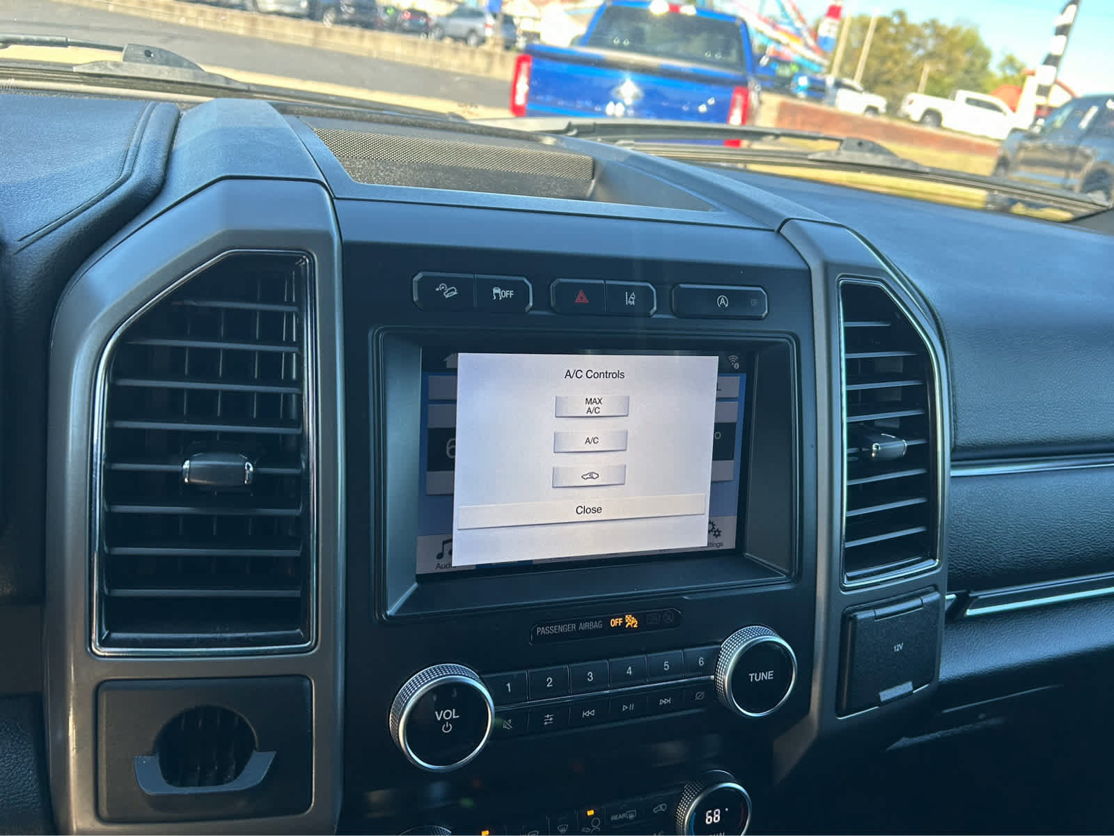 Used 2019 Ford Expedition XLT w/ Equipment Group 202A AWD/4WD image 41