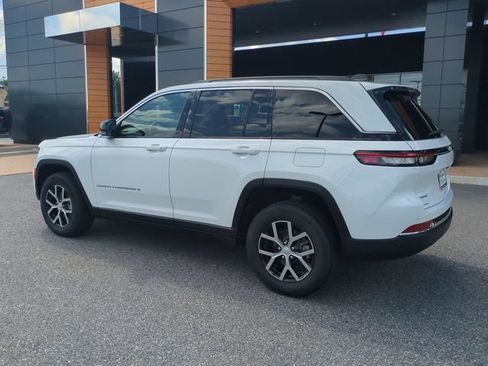 Used 2025 Jeep Grand Cherokee Limited AWD/4WD image 6