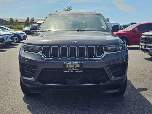Used 2024 Jeep Grand Cherokee Laredo AWD/4WD image 8