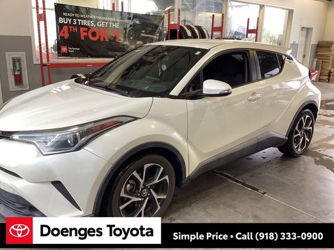 Used 2018 Toyota C-HR XLE image 4