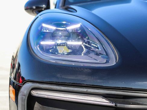 Used 2023 Porsche Macan image 5