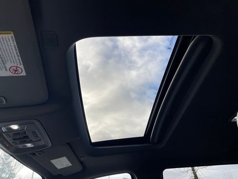 Used 2023 GMC Sierra 3500 Denali w/ Denali Black Diamond Edition image 9