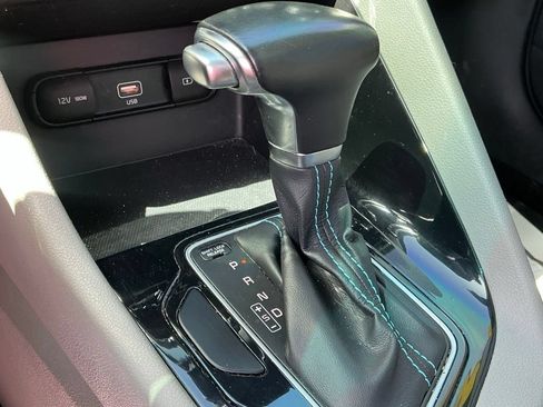 Used 2020 Kia Niro Touring FWD image 35