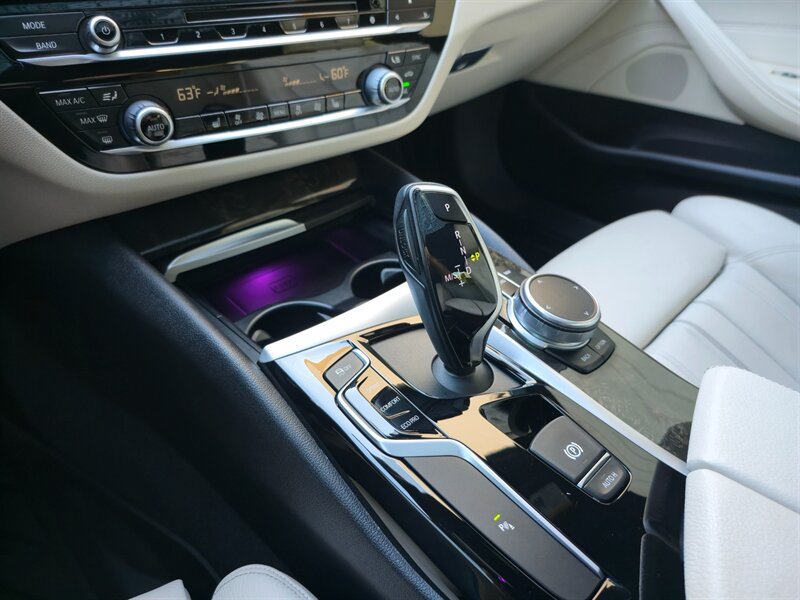Used 2019 BMW 540i w/ Convenience Package RWD image 21