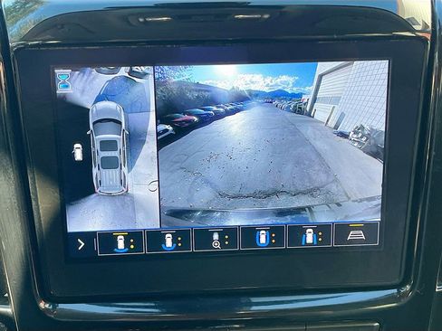 Used 2021 Chevrolet Traverse RS image 14