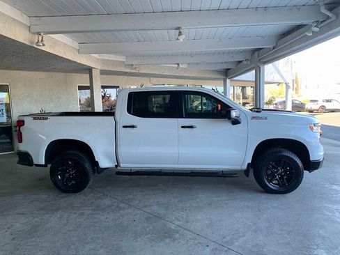 Used 2022 Chevrolet Silverado 1500 LT Trail Boss w/ Convenience Package II image 2