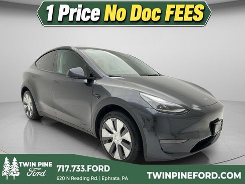Used 2024 Tesla Model Y 2WD image 1