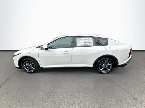 New 2025 Kia K4 LXS image 4